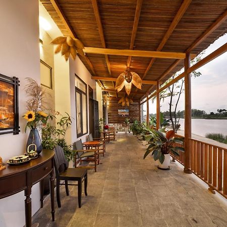 The Boathouse Riverside Homestay Хойан Экстерьер фото