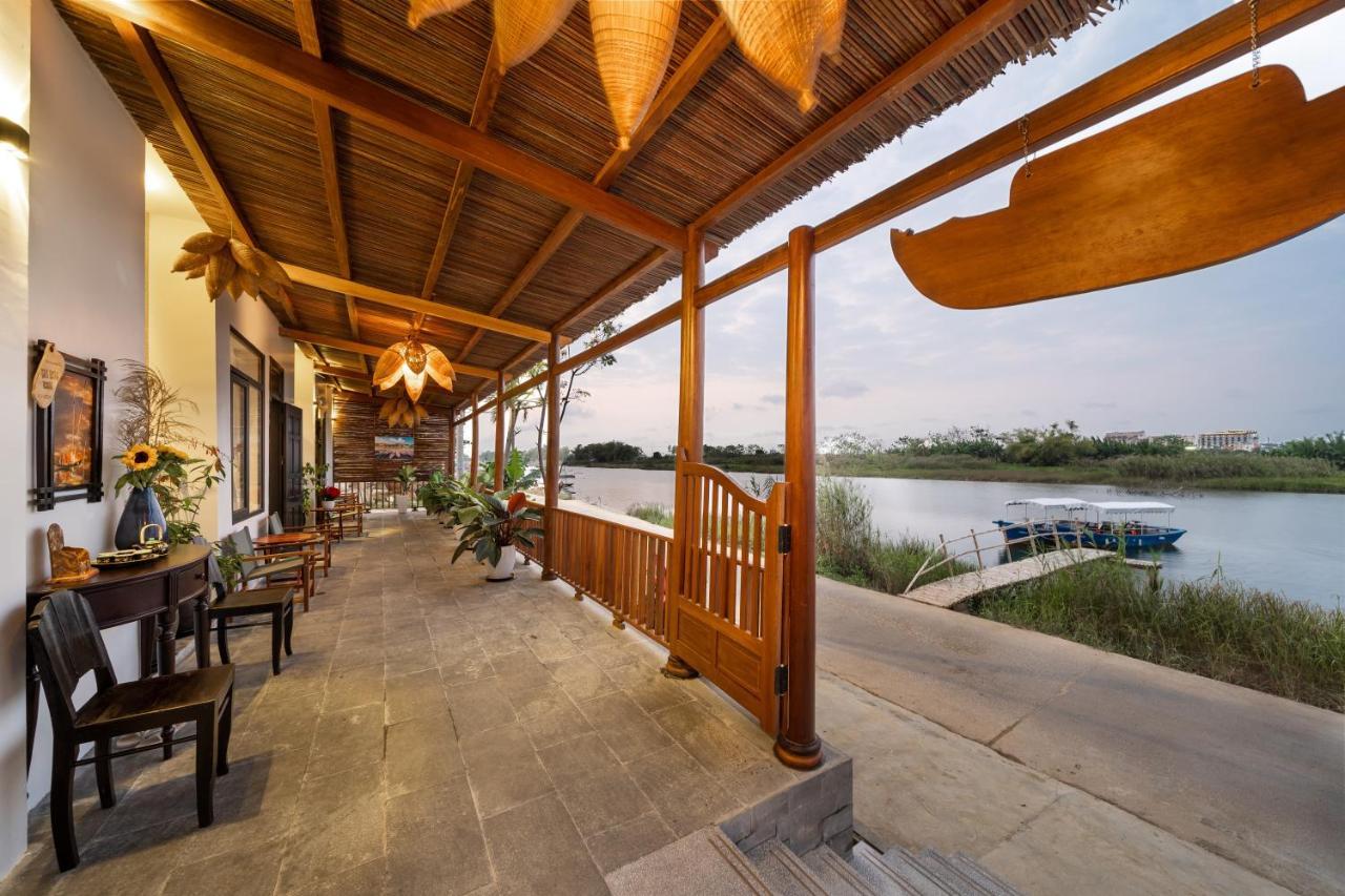 The Boathouse Riverside Homestay Хойан Экстерьер фото